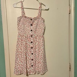 White sleeveless flowery dress